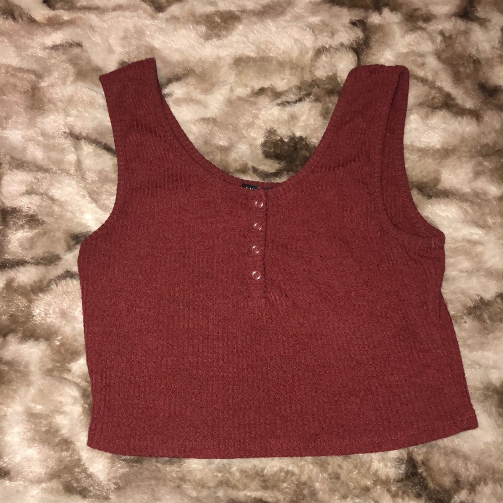 LAURA'S BOUTIQUE maroon cropped tank top